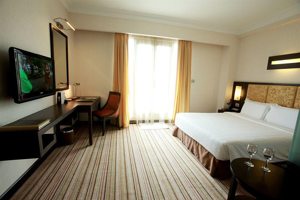 Silk Path Hotel 4*