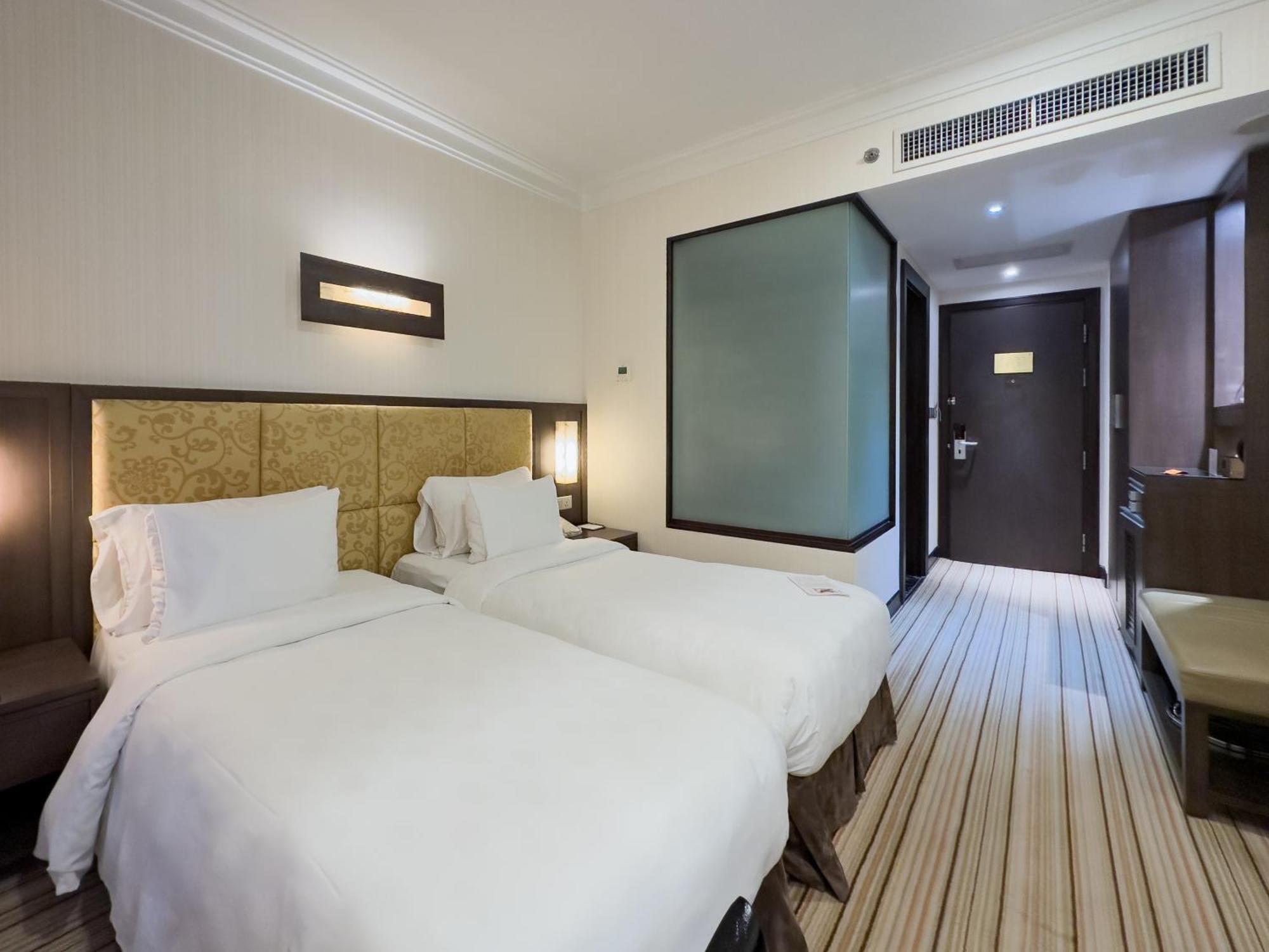 Silk Path Hotel 4*